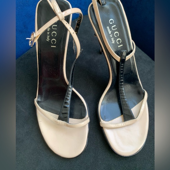 Gucci Vintage Shoes - Gucci Vintage Sandals . Beigy white with black.